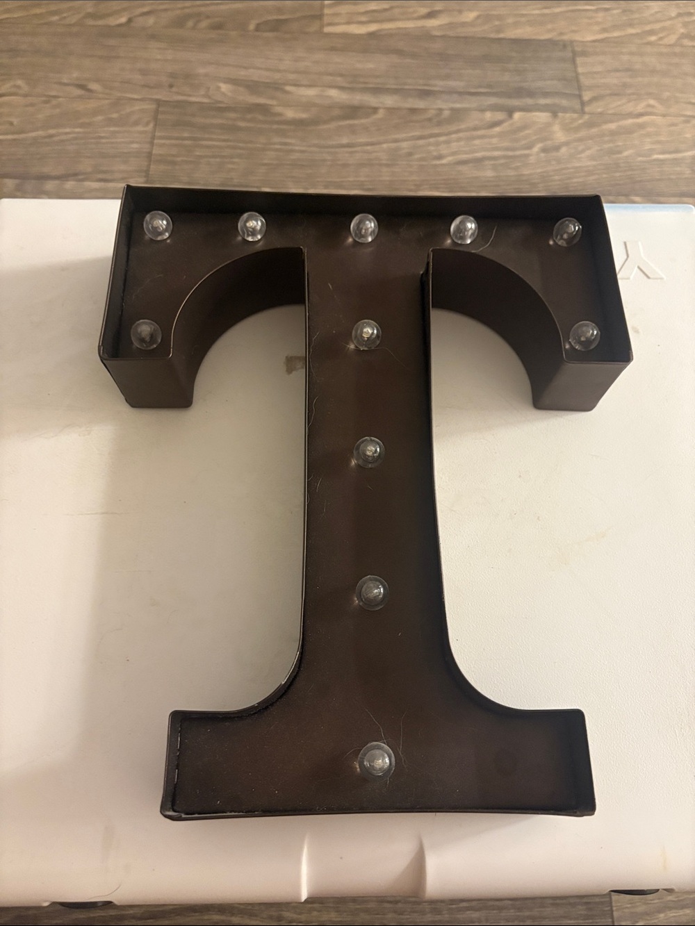 Brown Marquee Letter "T" Wall Decor with Lights - works! Just needs batteries!